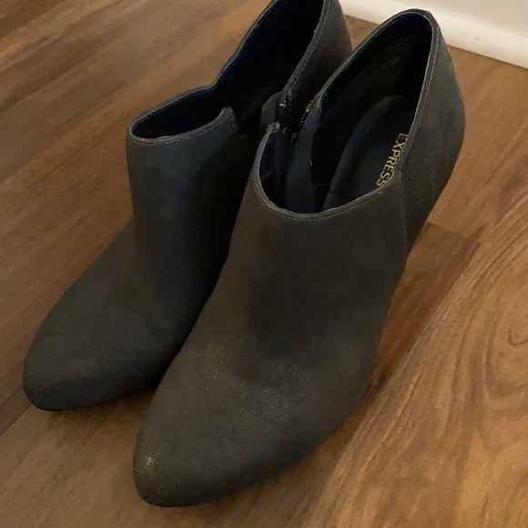 Heels - Picture 2 of 3